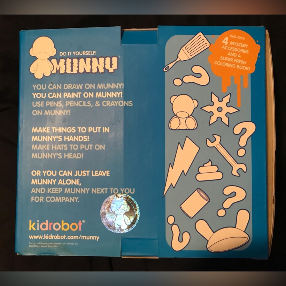 KIDROBOT DIY DO IT YOURSELF 7 In MUNNY FIGURE Dunny Kaws Bearbrick Supreme Toy x - Picture 2 of 2